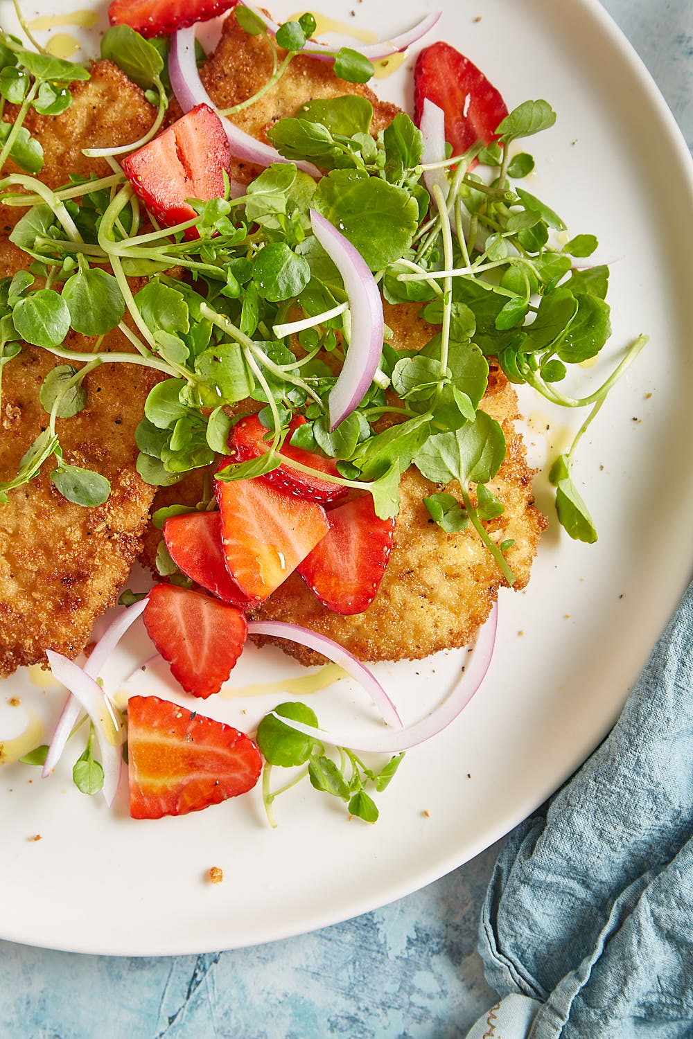 Breaded chicken cutlet with strawberry salad